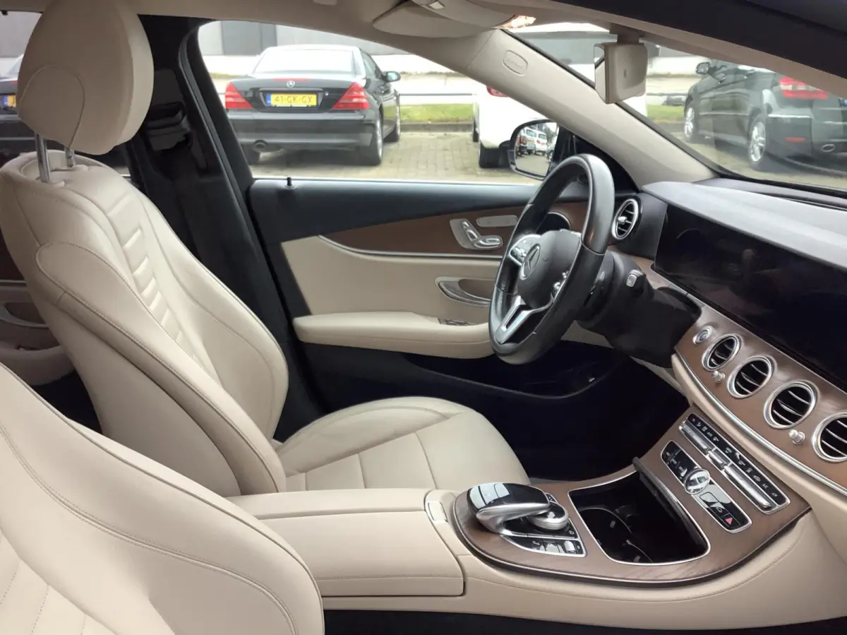 300 de Premium hud, 360 camera, distronic, zeer compleet