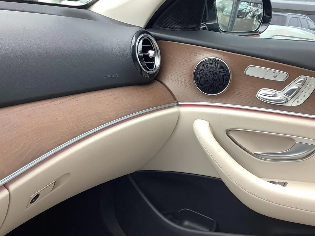 300 de Premium hud, 360 camera, distronic, zeer compleet