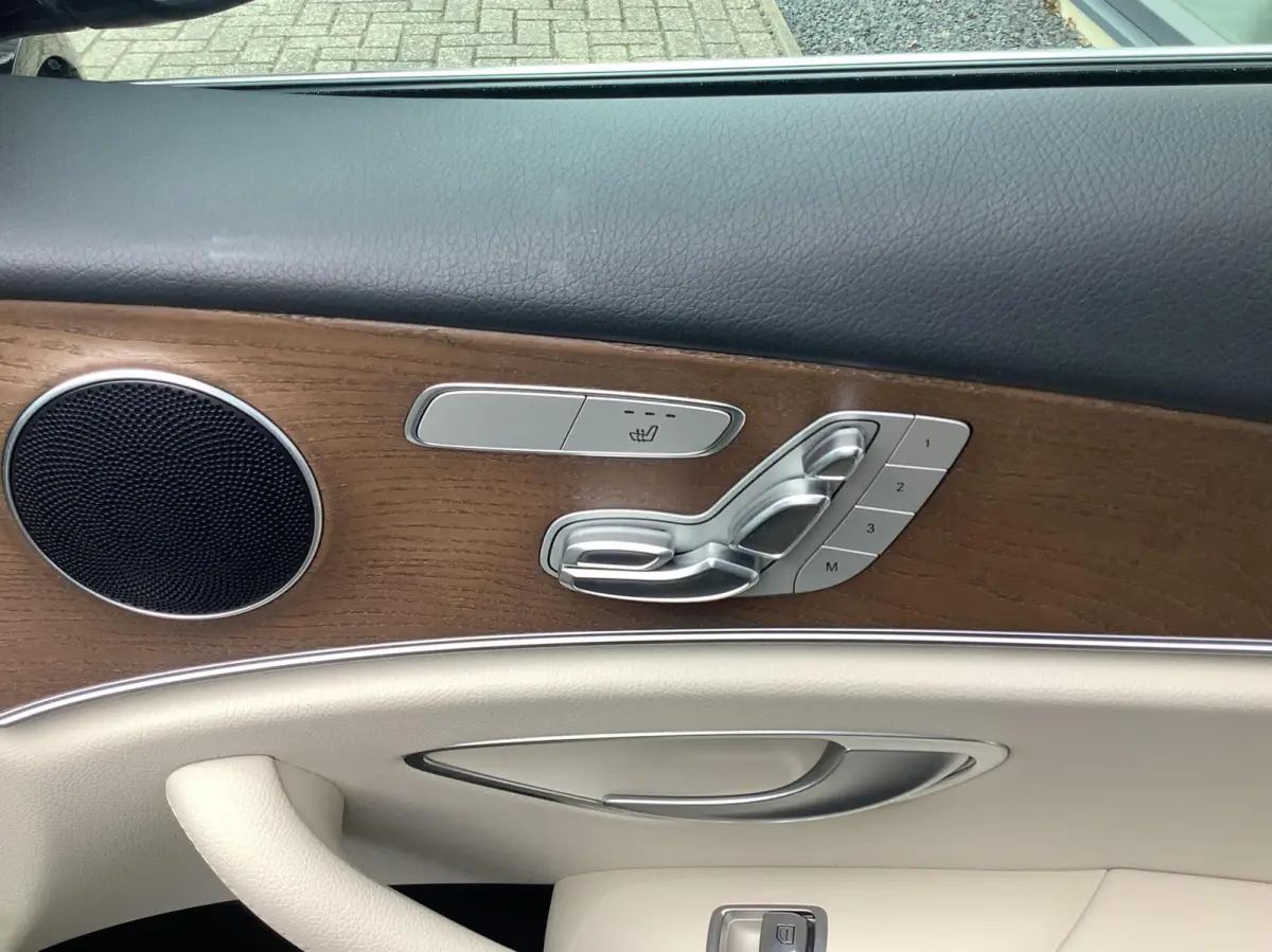 300 de Premium hud, 360 camera, distronic, zeer compleet