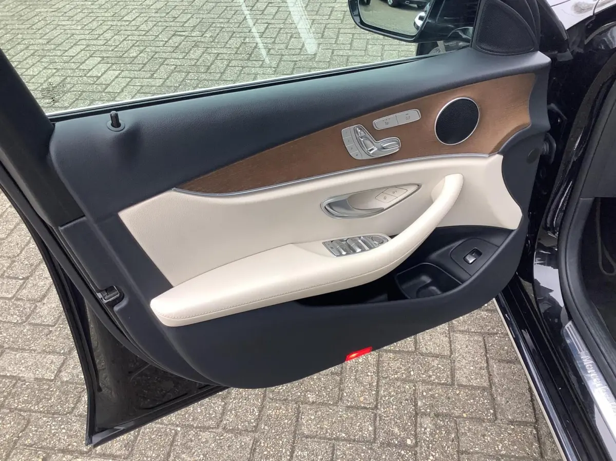 300 de Premium hud, 360 camera, distronic, zeer compleet