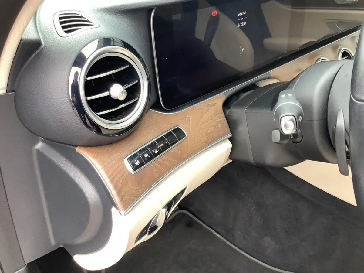 300 de Premium hud, 360 camera, distronic, zeer compleet
