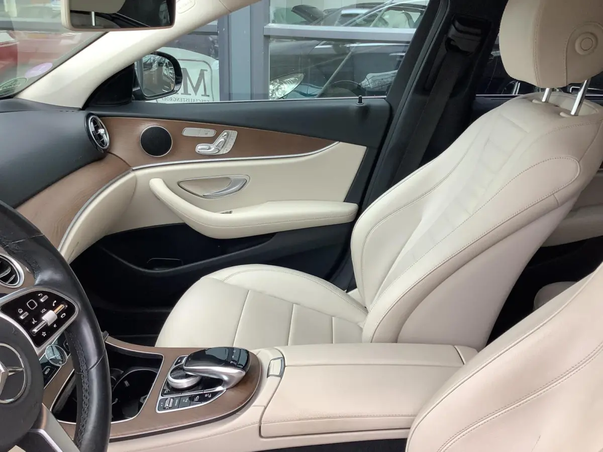 300 de Premium hud, 360 camera, distronic, zeer compleet