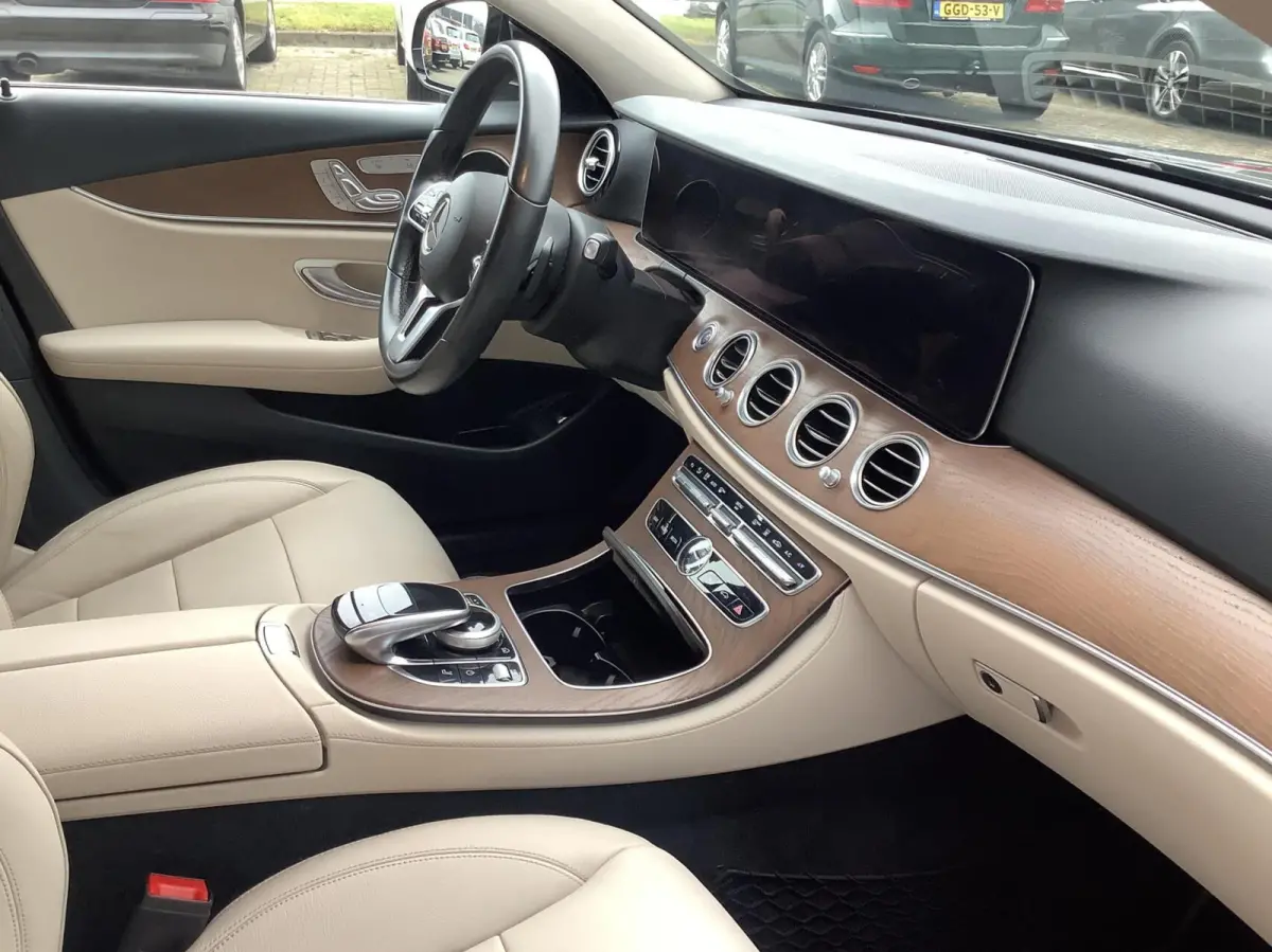 300 de Premium hud, 360 camera, distronic, zeer compleet