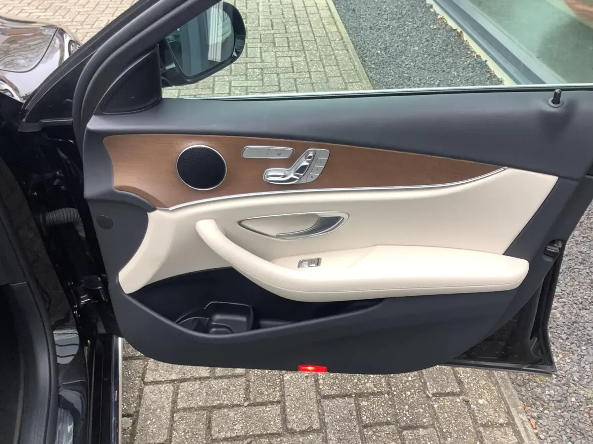 300 de Premium hud, 360 camera, distronic, zeer compleet