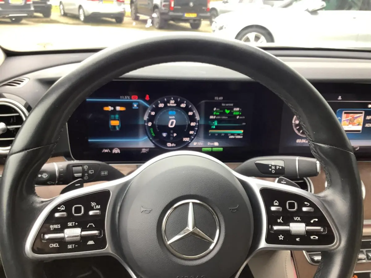 300 de Premium hud, 360 camera, distronic, zeer compleet