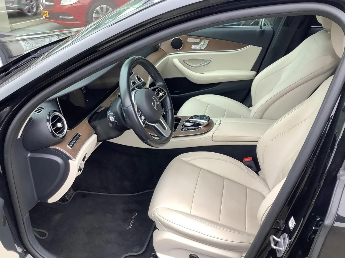 300 de Premium hud, 360 camera, distronic, zeer compleet