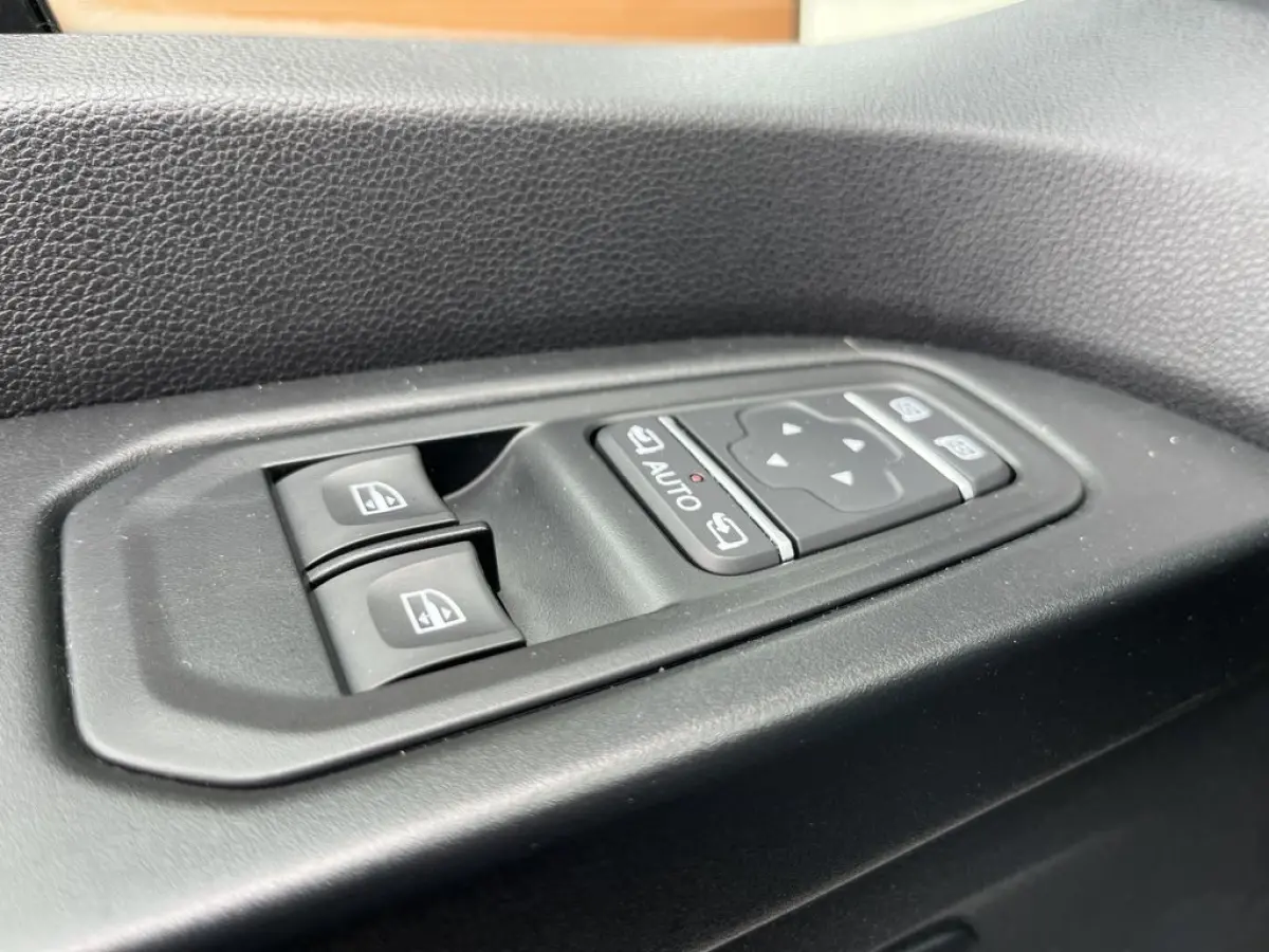 2.0 dCi E6 110pk Comfort 3p Lease €287 p/m, Trekhaak, Airco, Navi, Carplay, Camera, PDC, Led, Cruise controle, Onderhoudshistorie aanwezig