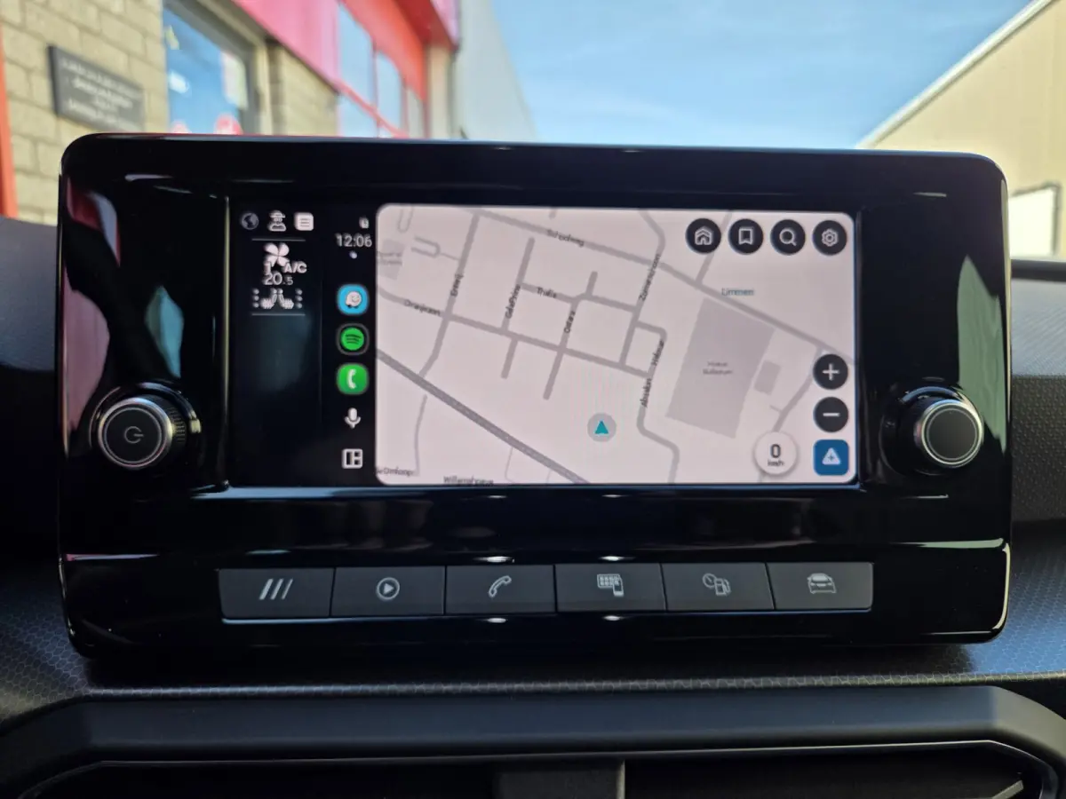 1.0 eTSI Style Business Intense Automaat/ Elekt. Trekhaak/ Stuur en stoel verwarming/ Rijklaarprijs!