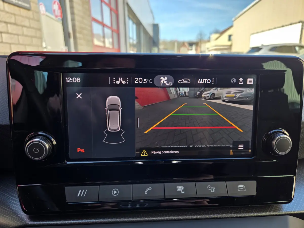 1.0 eTSI Style Business Intense Automaat/ Elekt. Trekhaak/ Stuur en stoel verwarming/ Rijklaarprijs!
