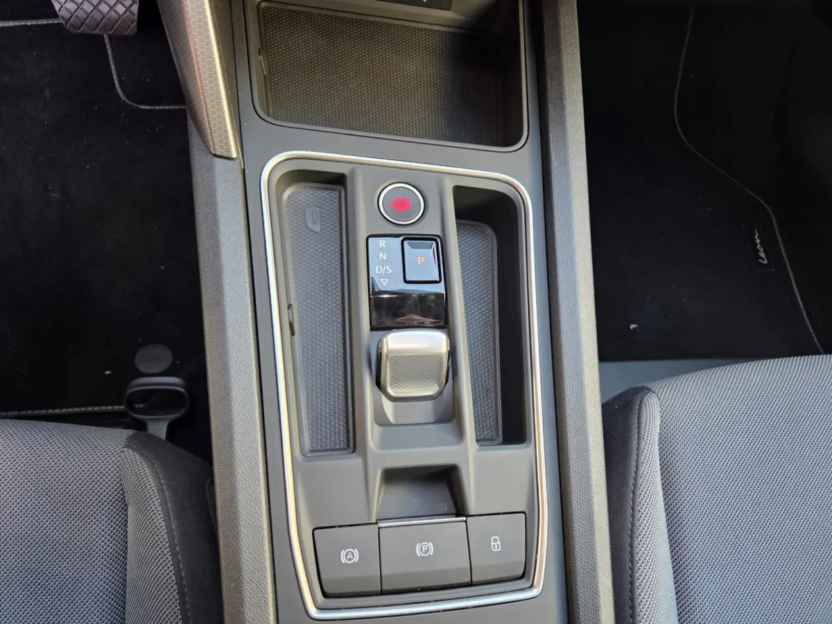 1.0 eTSI Style Business Intense Automaat/ Elekt. Trekhaak/ Stuur en stoel verwarming/ Rijklaarprijs!