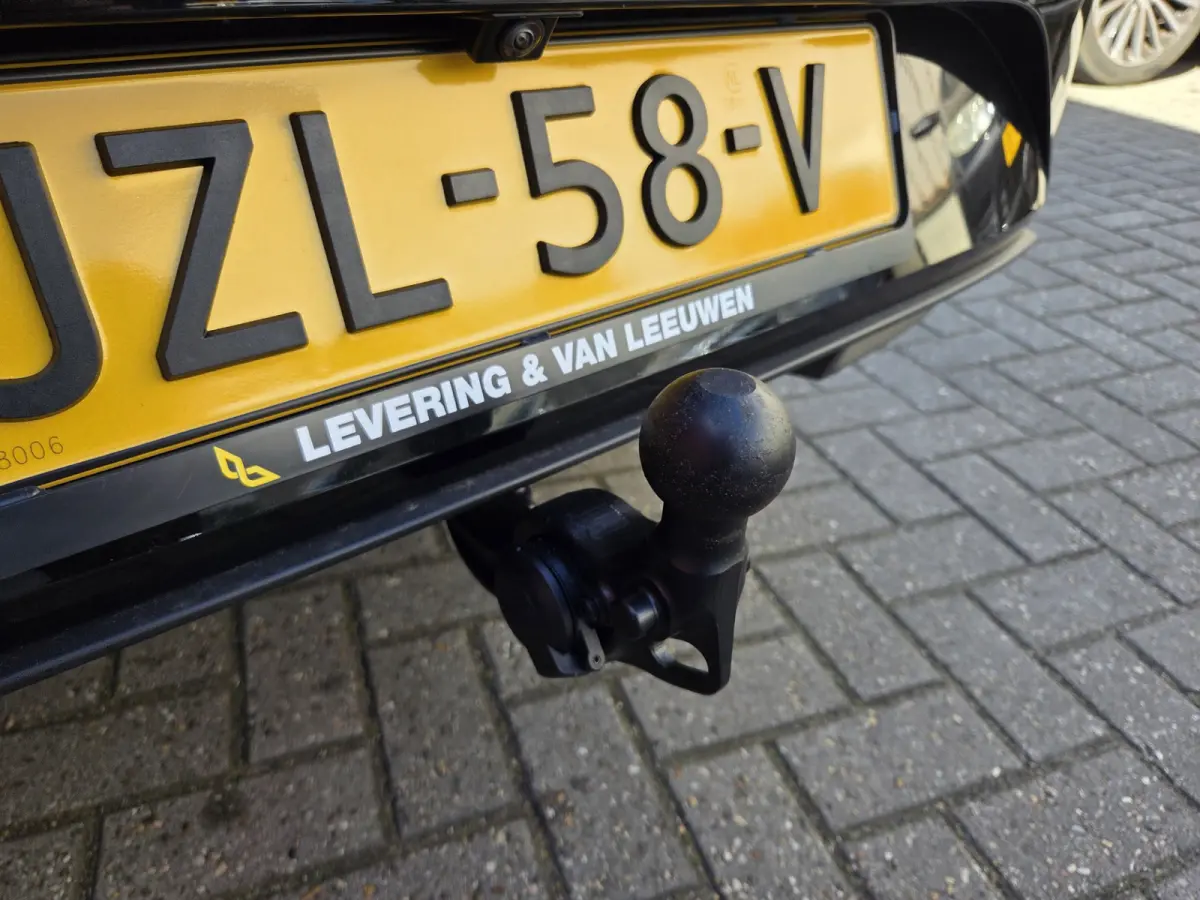 1.0 eTSI Style Business Intense Automaat/ Elekt. Trekhaak/ Stuur en stoel verwarming/ Rijklaarprijs!
