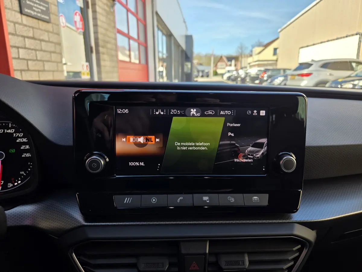 1.0 eTSI Style Business Intense Automaat/ Elekt. Trekhaak/ Stuur en stoel verwarming/ Rijklaarprijs!