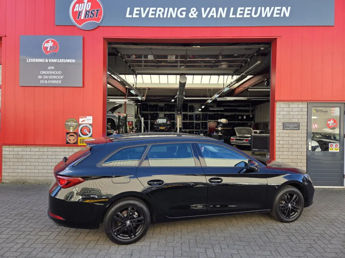 1.0 eTSI Style Business Intense Automaat/ Elekt. Trekhaak/ Stuur en stoel verwarming/ Rijklaarprijs!