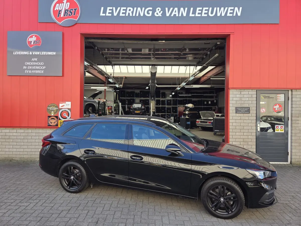 1.0 eTSI Style Business Intense Automaat/ Elekt. Trekhaak/ Stuur en stoel verwarming/ Rijklaarprijs!