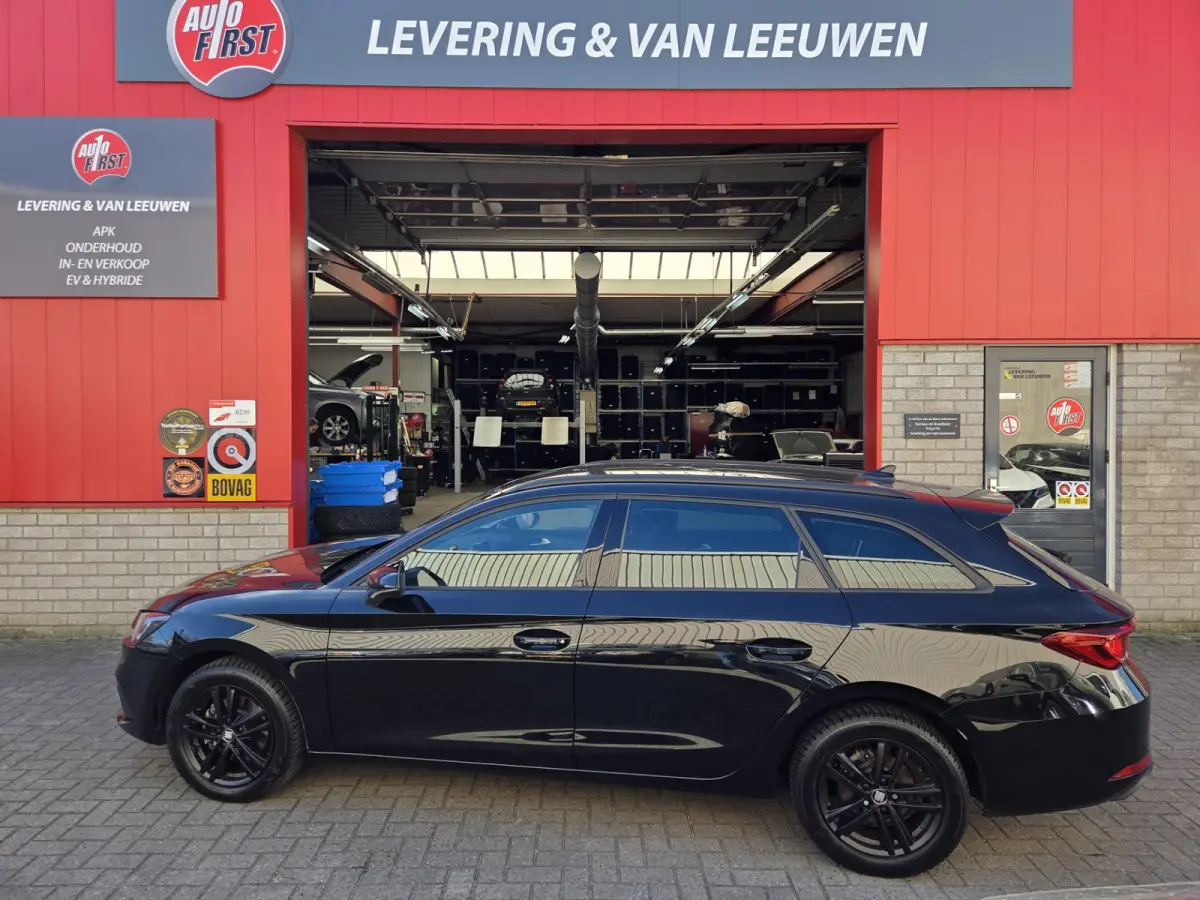 1.0 eTSI Style Business Intense Automaat/ Elekt. Trekhaak/ Stuur en stoel verwarming/ Rijklaarprijs!