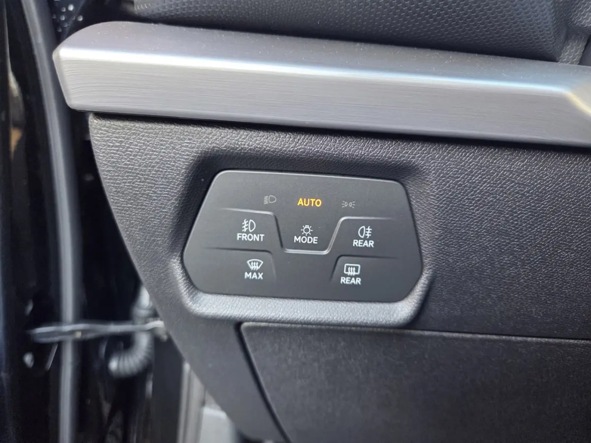 1.5 eTSI FR Business Intense Automaat/ Stuur en stoel verwarming/ Navigatie/ Adapt. Cruise control/ Rijklaaprijs!