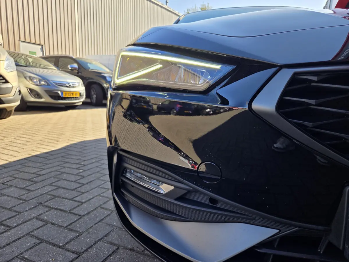 1.5 eTSI FR Business Intense Automaat/ Stuur en stoel verwarming/ Navigatie/ Adapt. Cruise control/ Rijklaaprijs!