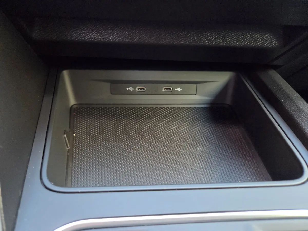 1.5 eTSI FR Business Intense Automaat/ Stuur en stoel verwarming/ Navigatie/ Adapt. Cruise control/ Rijklaaprijs!