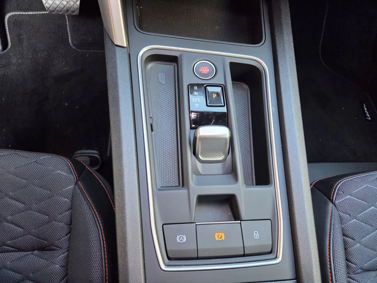 1.5 eTSI FR Business Intense Automaat/ Stuur en stoel verwarming/ Navigatie/ Adapt. Cruise control/ Rijklaaprijs!