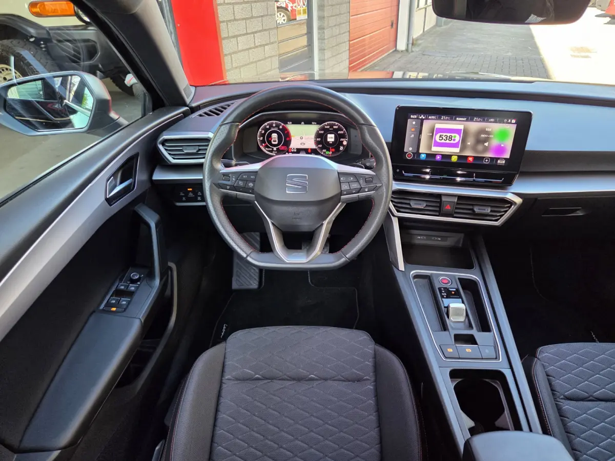 1.5 eTSI FR Business Intense Automaat/ Stuur en stoel verwarming/ Navigatie/ Adapt. Cruise control/ Rijklaaprijs!