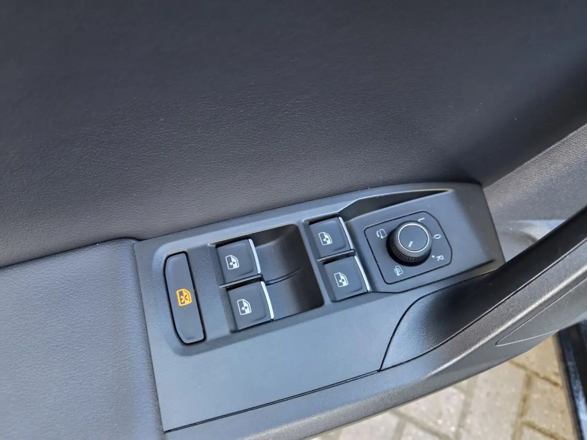 1.5 eTSI FR Business Intense Automaat/ Stuur en stoel verwarming/ Navigatie/ Adapt. Cruise control/ Rijklaaprijs!