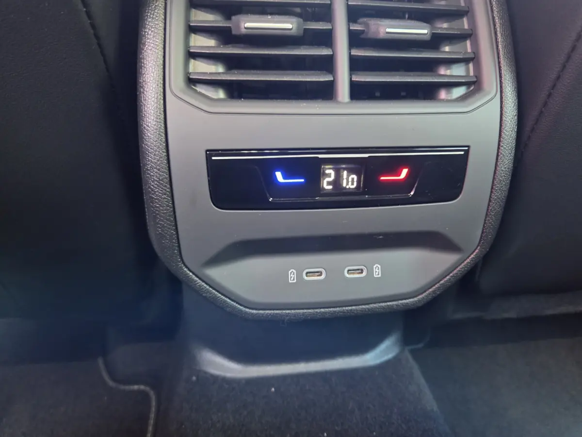 1.5 eTSI FR Business Intense Automaat/ Stuur en stoel verwarming/ Navigatie/ Adapt. Cruise control/ Rijklaaprijs!