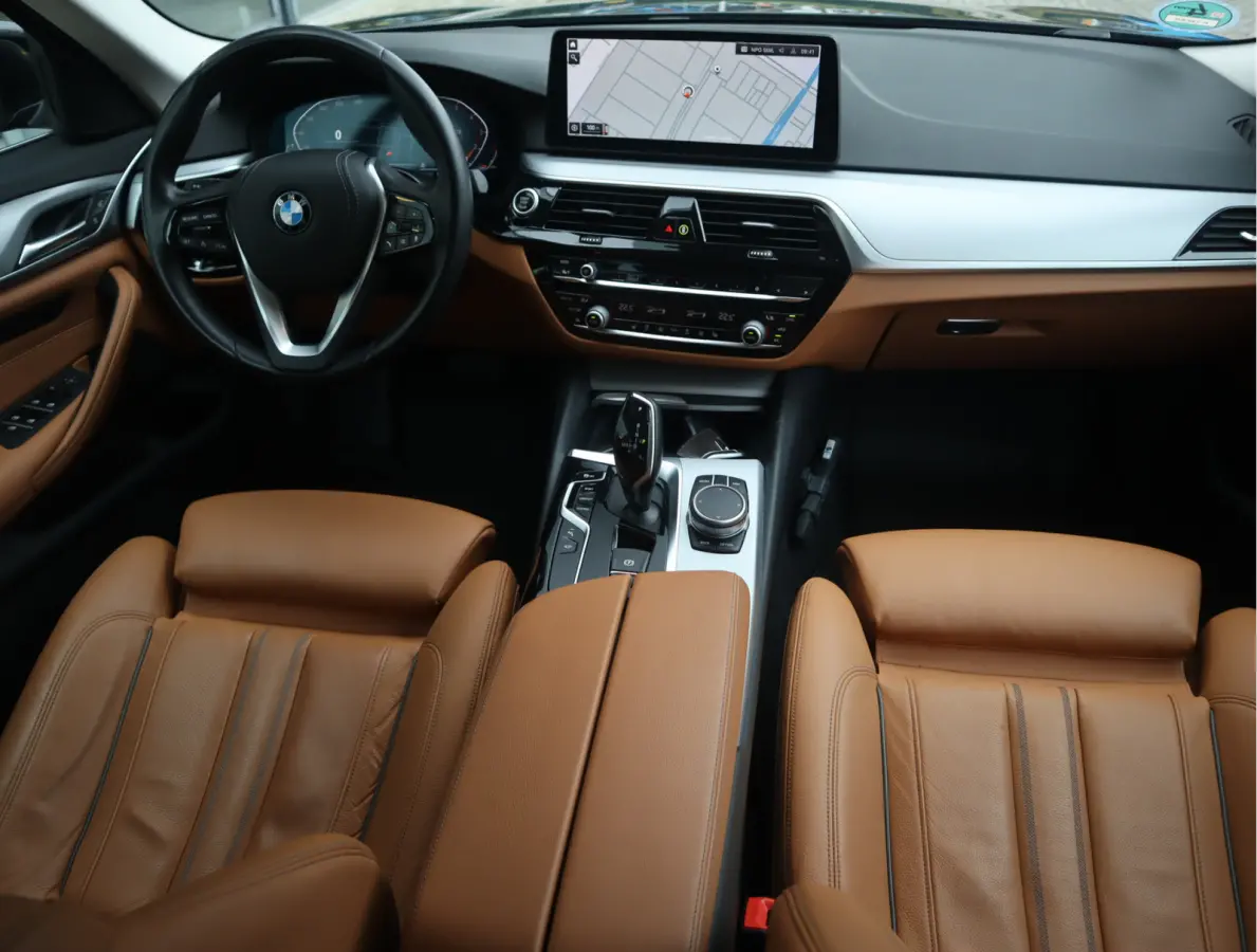 520i High Executive Edition Trekhaak/ Stoelverw. / Leder / Voorzien van 2 jaar Apk