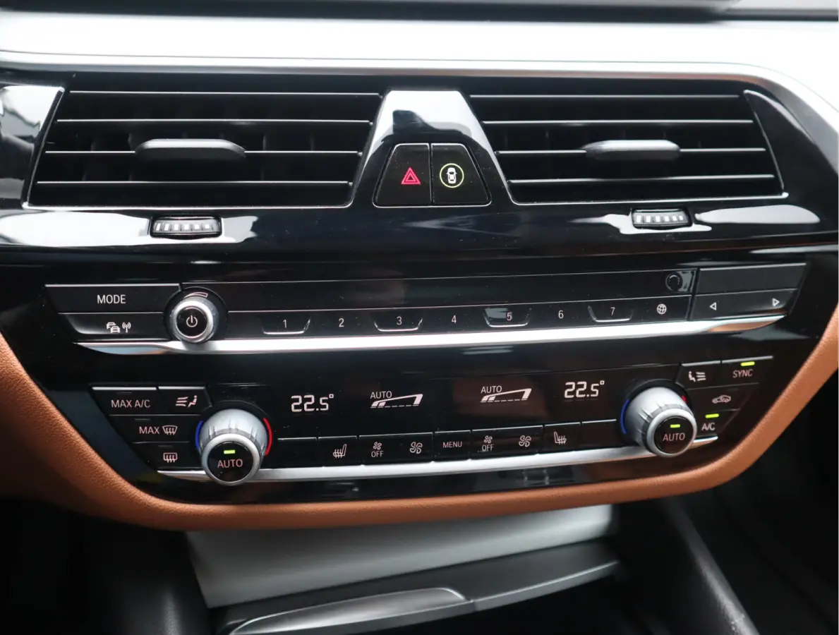 520i High Executive Edition Trekhaak/ Stoelverw. / Leder / Voorzien van 2 jaar Apk