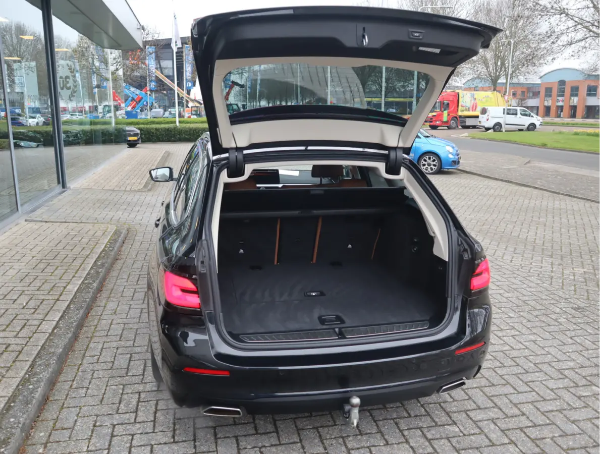 520i High Executive Edition Trekhaak/ Stoelverw. / Leder / Voorzien van 2 jaar Apk