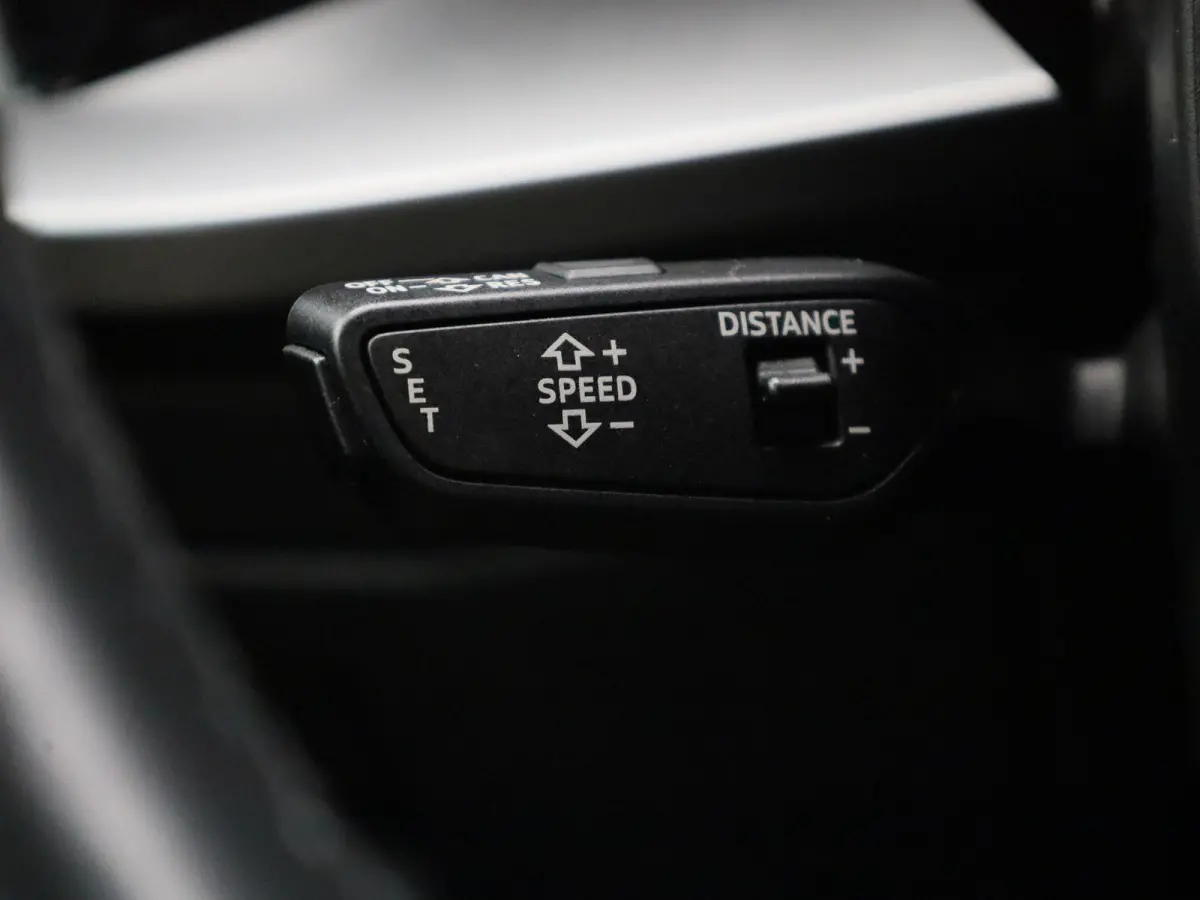 30 TFSI S edition | ACC | Elekt. stoelverstelling | Keyless | Stoelverwarming | Climate control | Virtual | Apple Carplay / Android Auto |