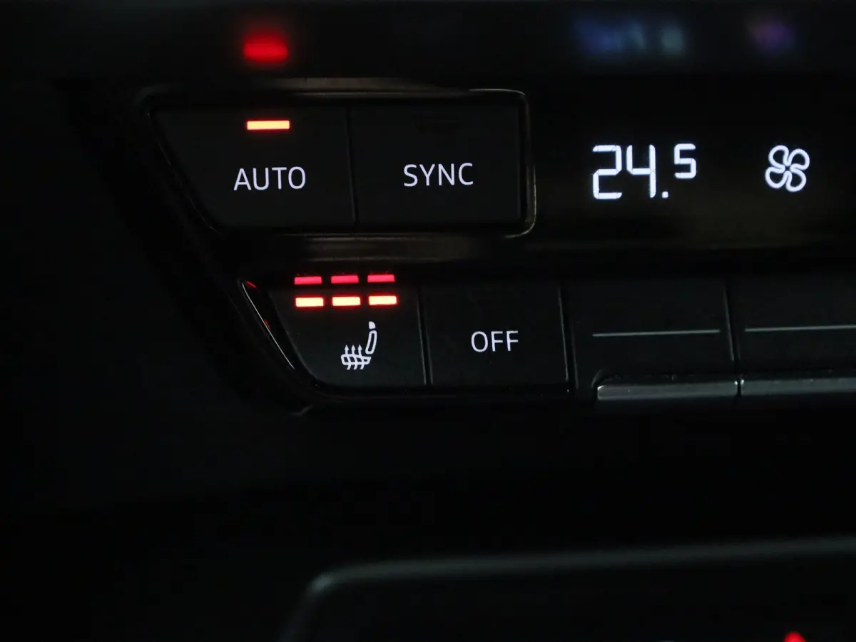30 TFSI S edition | ACC | Elekt. stoelverstelling | Keyless | Stoelverwarming | Climate control | Virtual | Apple Carplay / Android Auto |