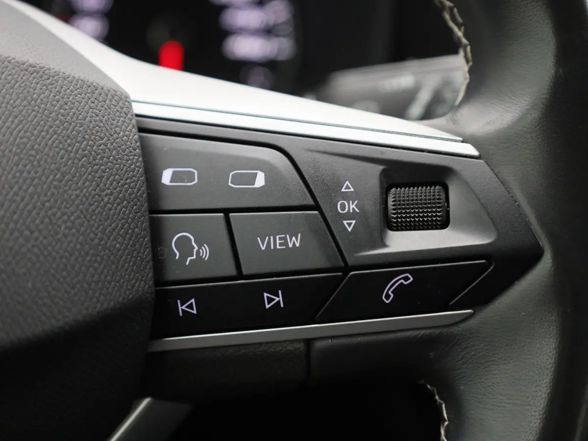 1.0 TSI Style | Cruise Control | Lane Assist | Keyless | Climate Control | Apple Carplay / Android Auto |