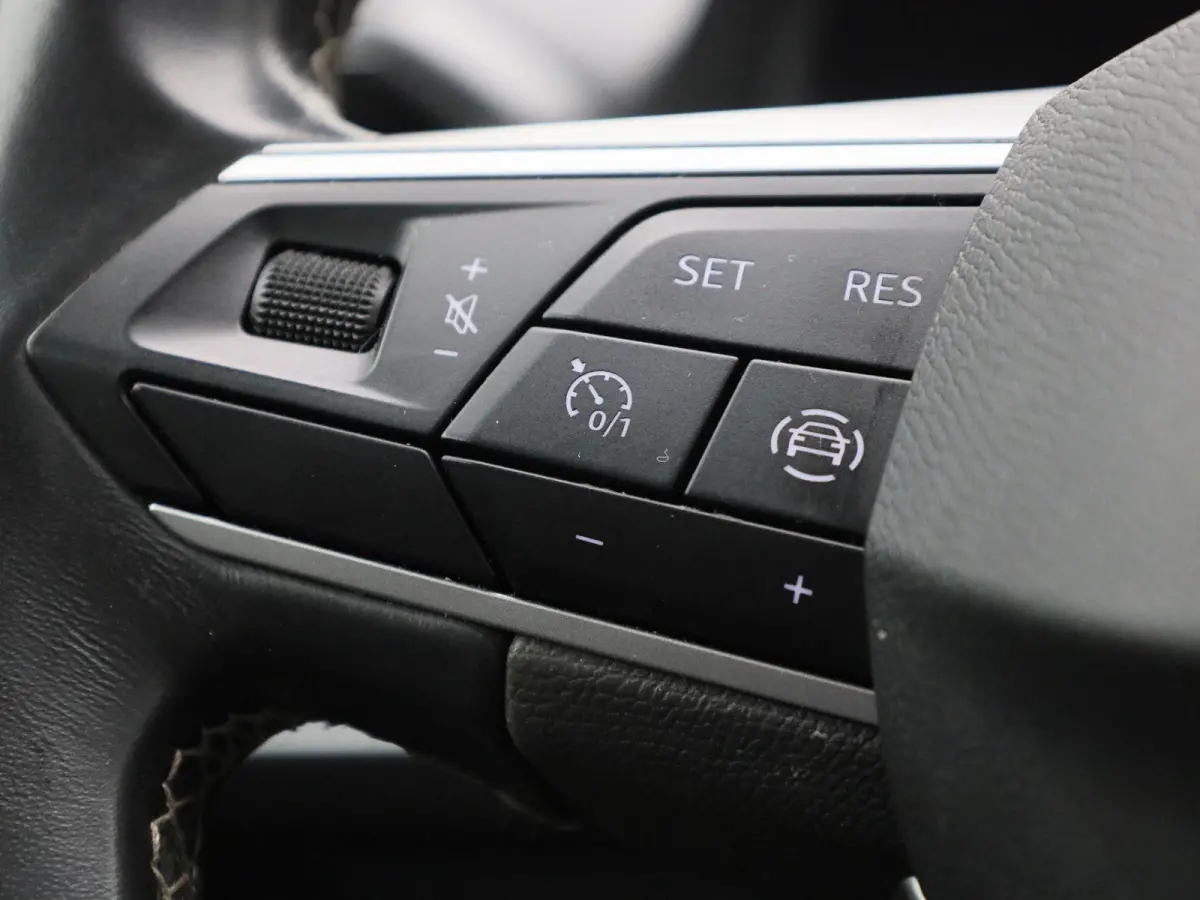 1.0 TSI Style | Cruise Control | Lane Assist | Keyless | Climate Control | Apple Carplay / Android Auto |