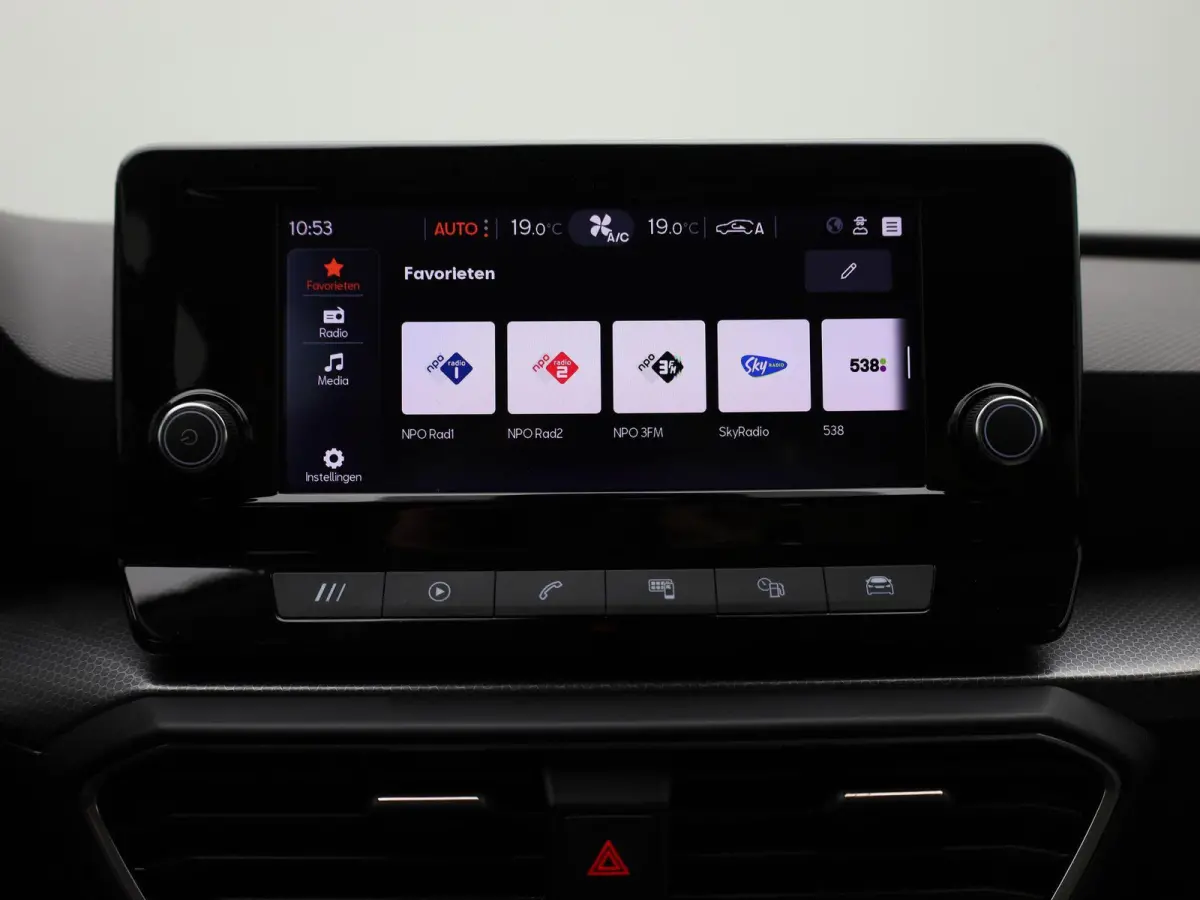 1.0 TSI Style | Cruise Control | Lane Assist | Keyless | Climate Control | Apple Carplay / Android Auto |