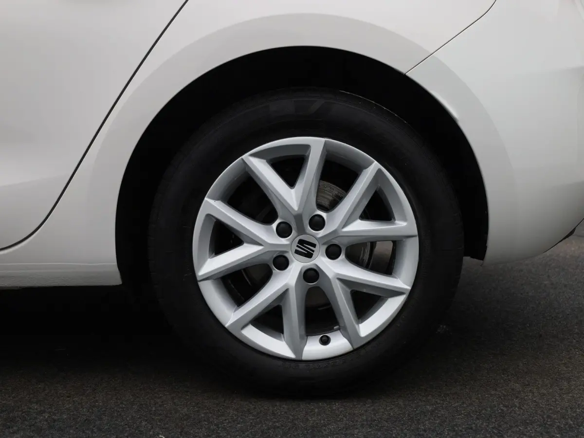 1.0 TSI Style | Cruise Control | Lane Assist | Keyless | Climate Control | Apple Carplay / Android Auto |
