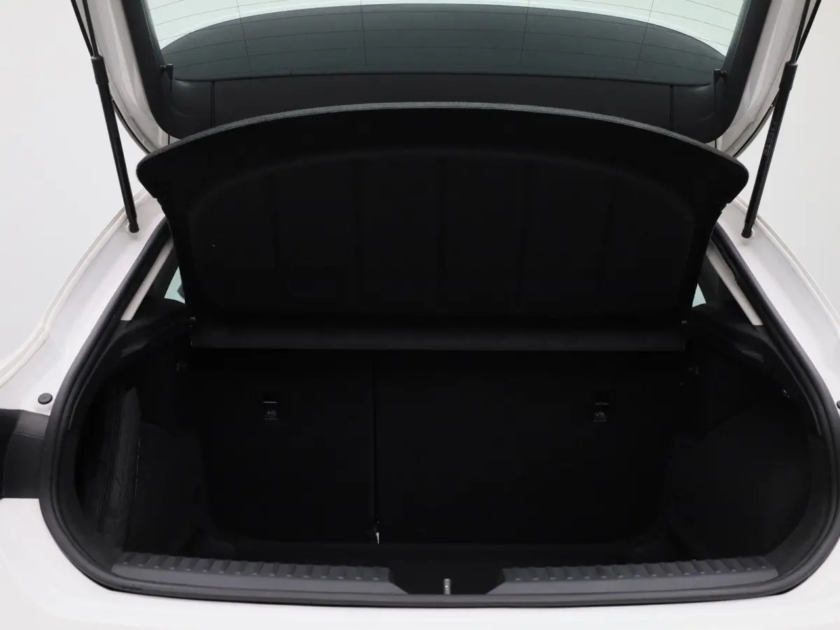 1.0 TSI Style | Cruise Control | Lane Assist | Keyless | Climate Control | Apple Carplay / Android Auto |