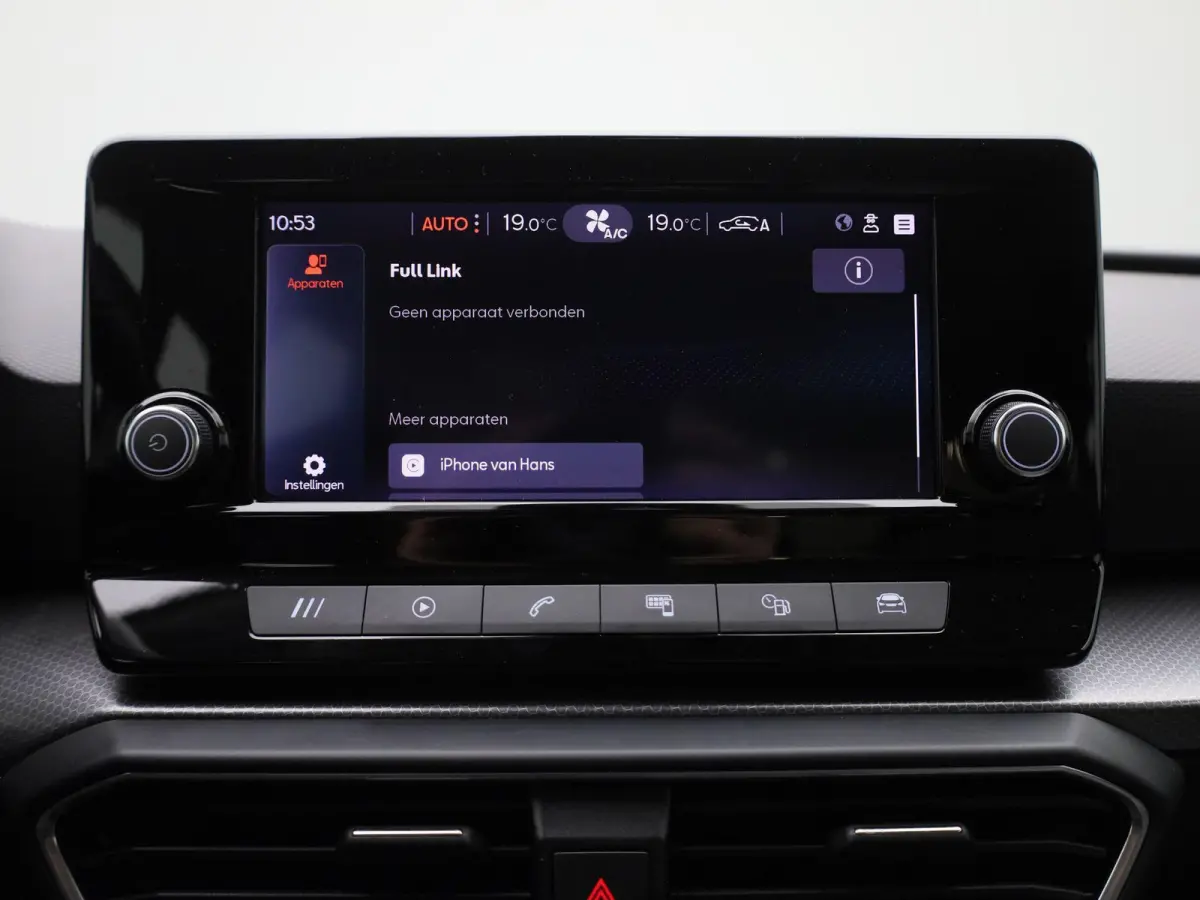 1.0 TSI Style | Cruise Control | Lane Assist | Keyless | Climate Control | Apple Carplay / Android Auto |
