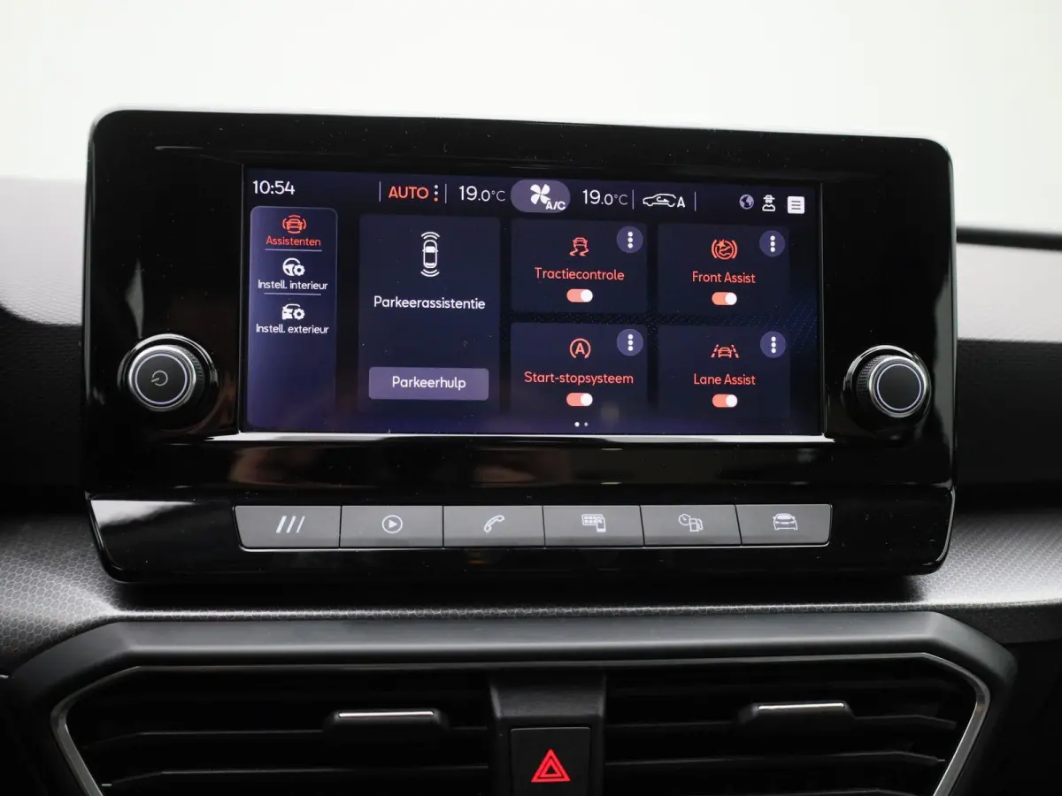 1.0 TSI Style | Cruise Control | Lane Assist | Keyless | Climate Control | Apple Carplay / Android Auto |