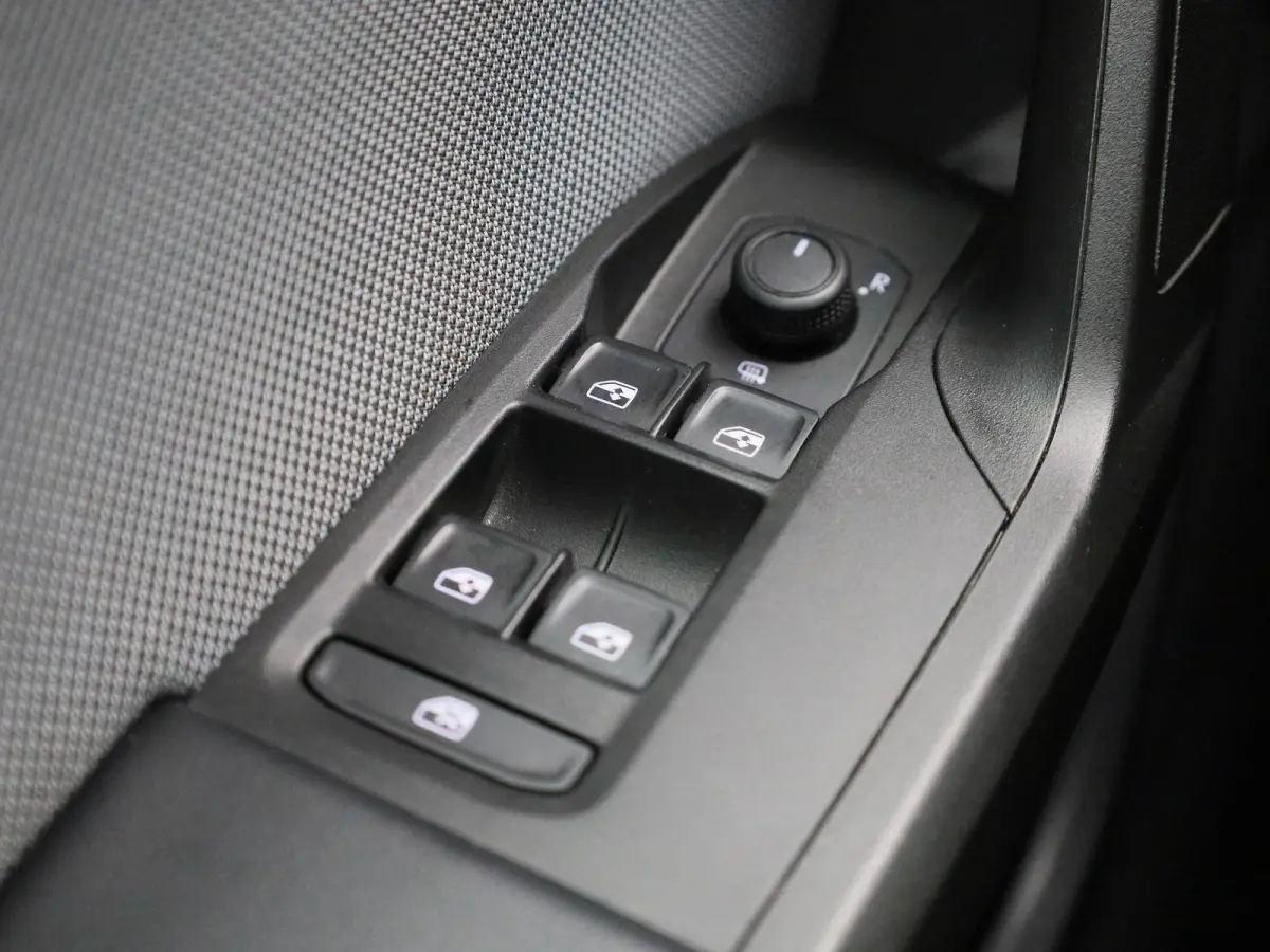 1.0 TSI Style | Cruise Control | Lane Assist | Keyless | Climate Control | Apple Carplay / Android Auto |