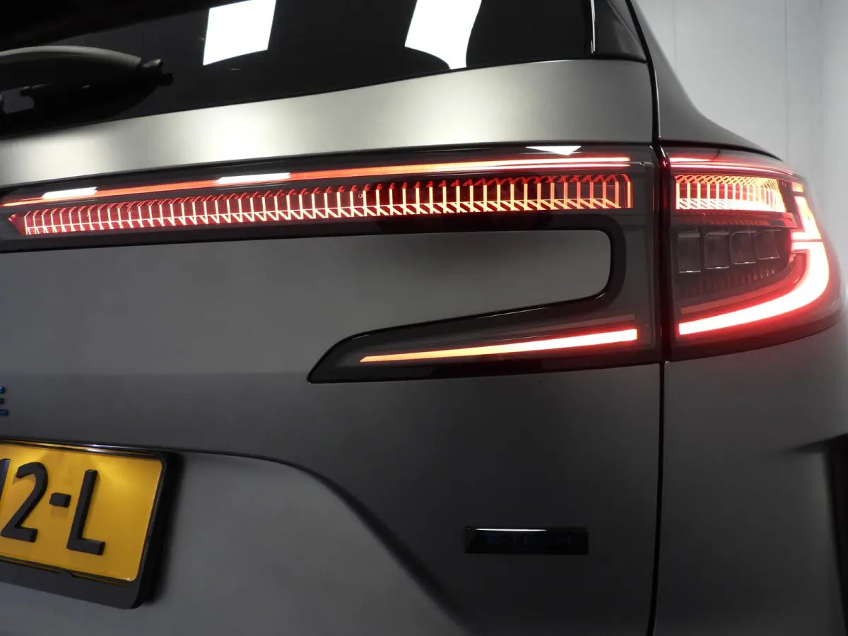 E-Tech Hybrid 200 Esprit Alpine 4CONTROL NAVI/MATGRIJS/LED/20"LMV!