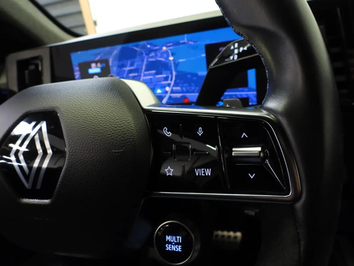 E-Tech Hybrid 200 Esprit Alpine 4CONTROL NAVI/MATGRIJS/LED/20"LMV!