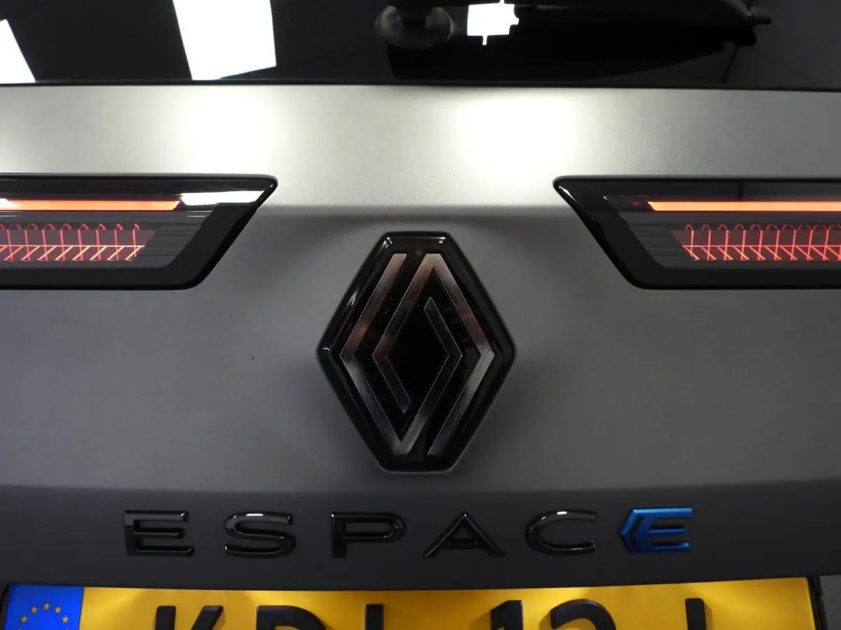 E-Tech Hybrid 200 Esprit Alpine 4CONTROL NAVI/MATGRIJS/LED/20"LMV!