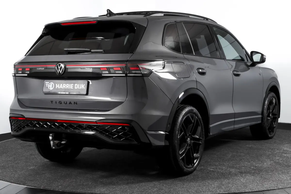 1.5 eHybrid 272 PK R-Line | Black Style | Elek. Trekhaak | S/K-panodak | Adapt. Cruise | Stoel-+stuurverw. | App. Connect | Camera | PDC | LM 20" | 8355