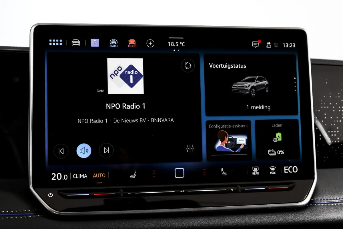 1.5 eHybrid 272 PK R-Line | Black Style | Elek. Trekhaak | S/K-panodak | Adapt. Cruise | Stoel-+stuurverw. | App. Connect | Camera | PDC | LM 20" | 8355