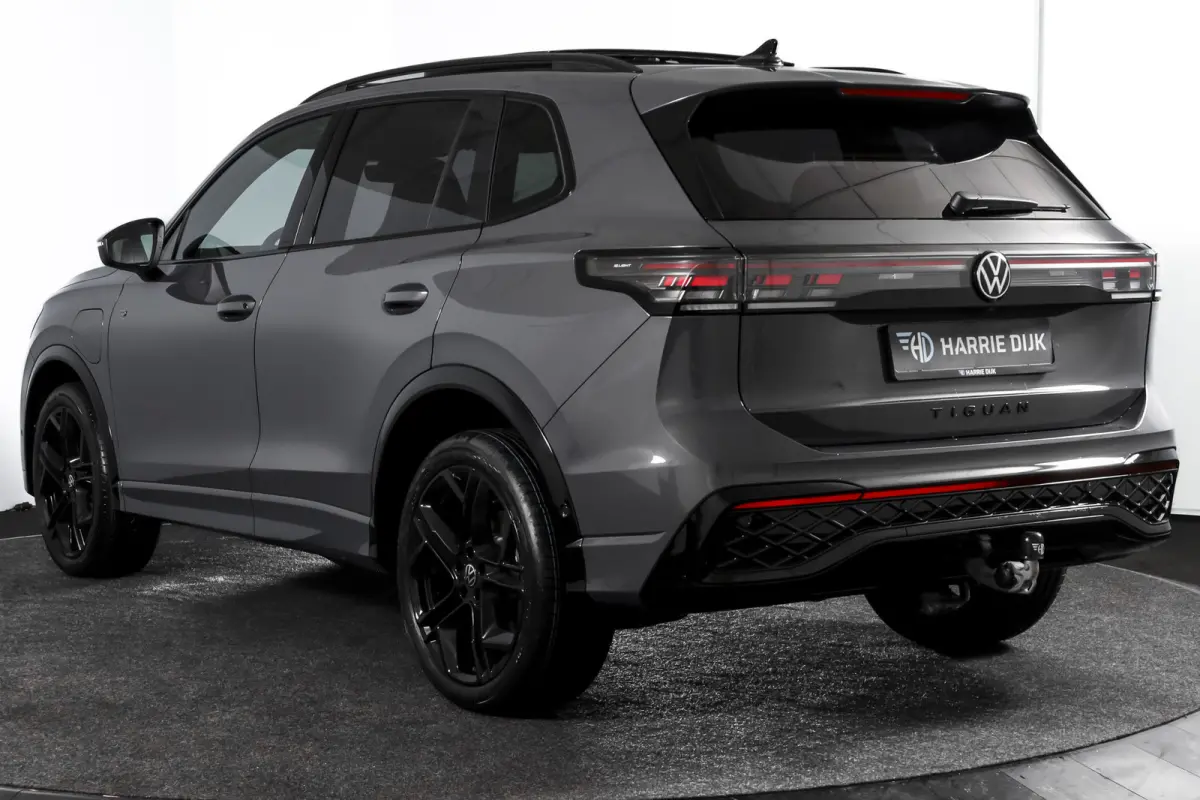 1.5 eHybrid 272 PK R-Line | Black Style | Elek. Trekhaak | S/K-panodak | Adapt. Cruise | Stoel-+stuurverw. | App. Connect | Camera | PDC | LM 20" | 8355