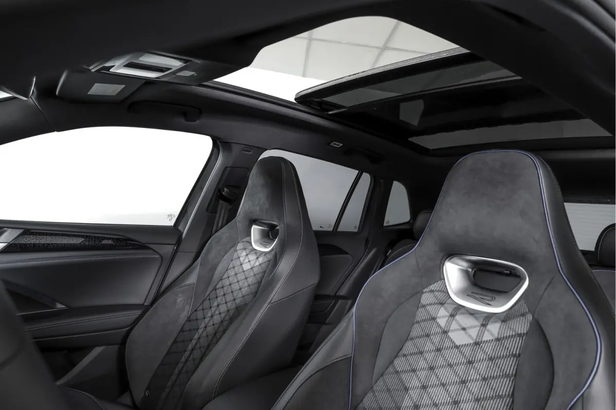 1.5 eHybrid 272 PK R-Line | Black Style | Elek. Trekhaak | S/K-panodak | Adapt. Cruise | Stoel-+stuurverw. | App. Connect | Camera | PDC | LM 20" | 8355