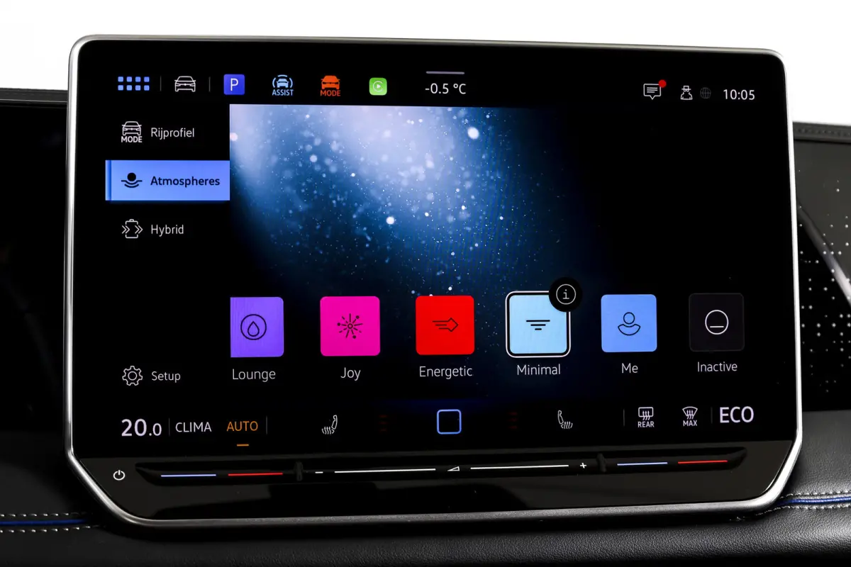 1.5 eHybrid 272 PK R-Line | Black Style | Elek. Trekhaak | S/K-panodak | Adapt. Cruise | Stoel-+stuurverw. | App. Connect | Camera | PDC | LM 20" | 8355