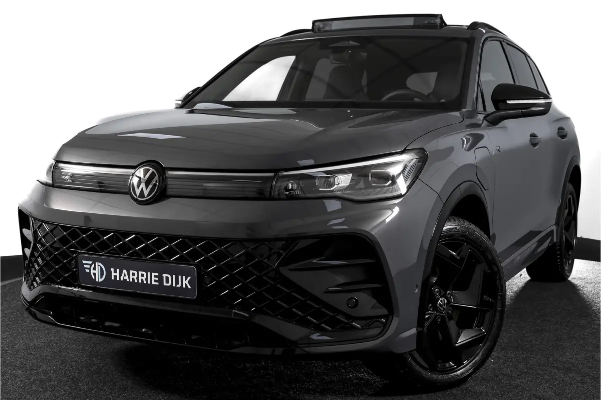 1.5 eHybrid 272 PK R-Line | Black Style | Elek. Trekhaak | S/K-panodak | Adapt. Cruise | Stoel-+stuurverw. | App. Connect | Camera | PDC | LM 20" | 8355