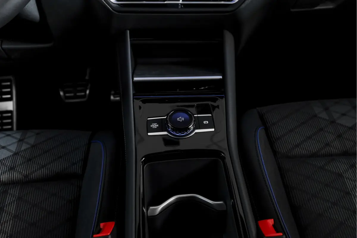 1.5 eHybrid 272 PK R-Line | Black Style | Elek. Trekhaak | S/K-panodak | Adapt. Cruise | Stoel-+stuurverw. | App. Connect | Camera | PDC | LM 20" | 8355