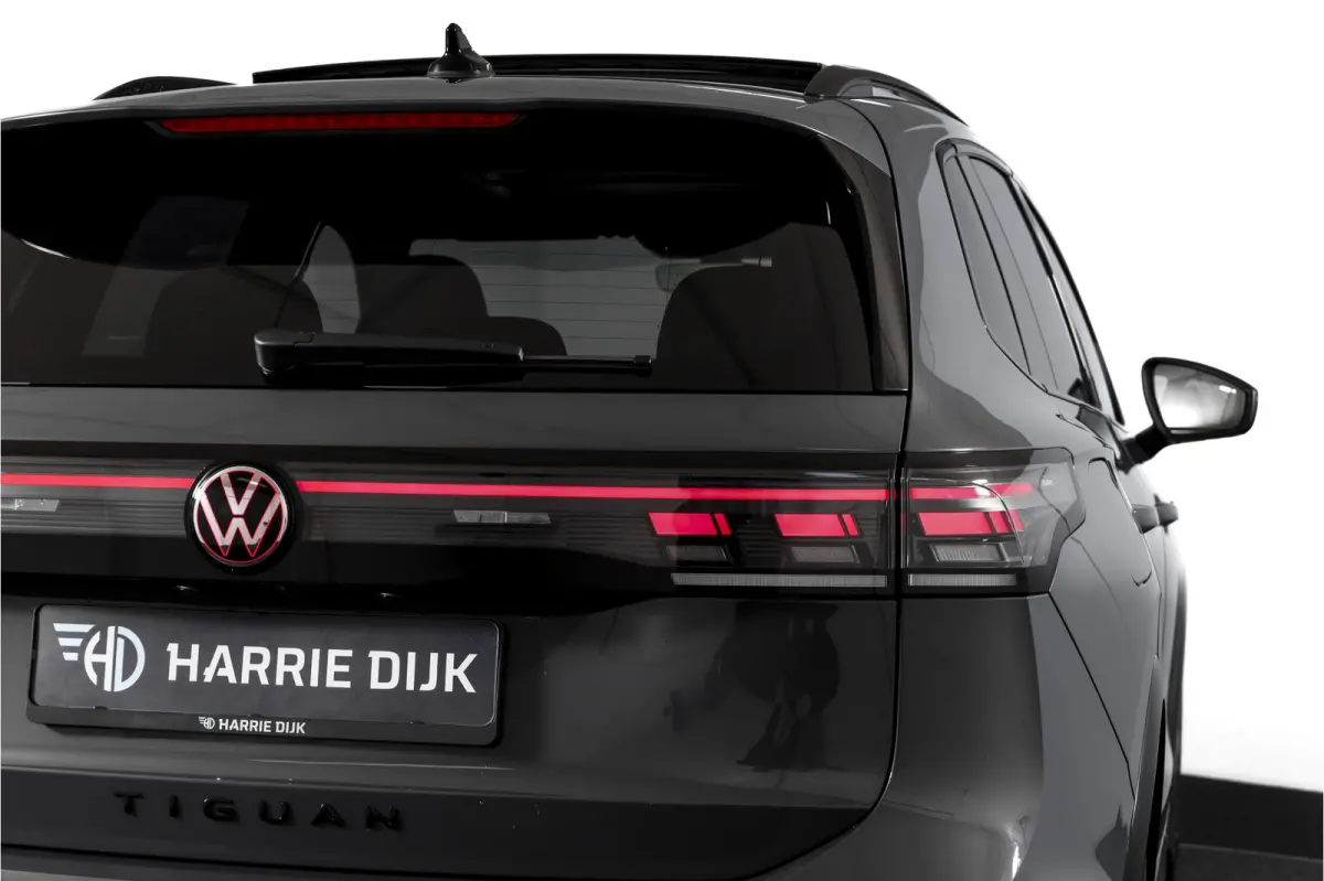 1.5 eHybrid 272 PK R-Line | Black Style | Elek. Trekhaak | S/K-panodak | Adapt. Cruise | Stoel-+stuurverw. | App. Connect | Camera | PDC | LM 20" | 8355